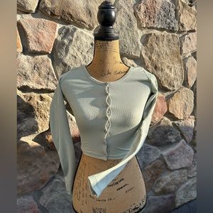 size xxs, light green long sleeve cropped